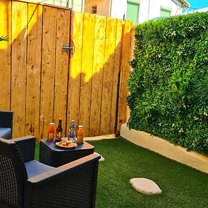 Appartement T2 Miroir Jardin Et Parking Prive